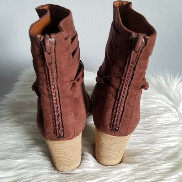 Dolce by mojomoxy ankle booties brown with tassels detail size 8.5 - Picture 8 of 10